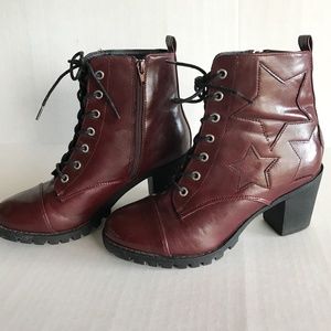 XOXO Chloee Star Lace Up Combat Boots Size 8 Maroon